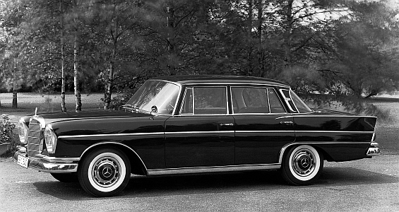 Mercedes-Benz Typ 300 SE aus dem Jahre 1961 (Foto: Daimler)
