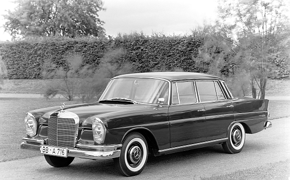  Mercedes-Benz Typ 220 b aus dem Jahre 1959 (Foto: Daimler)