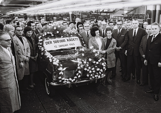 Am 12. Januar 1965 rollte der 500.000ste Kadett A vom Band (Foto: Opel)