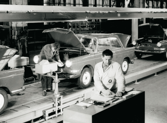 BMW 700 Produktion in München 1962 (Bild: BMW)